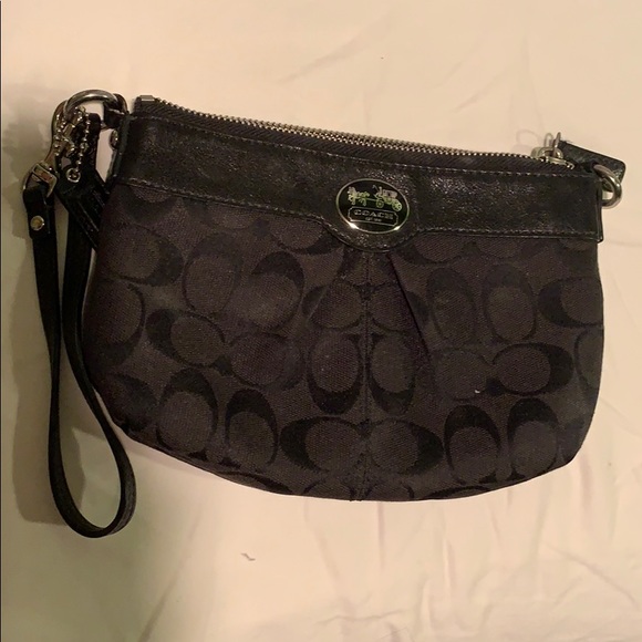 Coach Handbags - Coach clutch! Coach Handbags - Coach clutch!